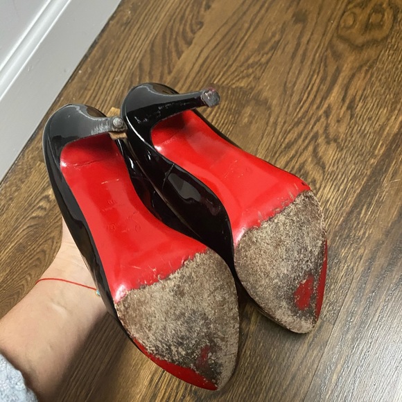 Christian Louboutin - Picture 3 of 6